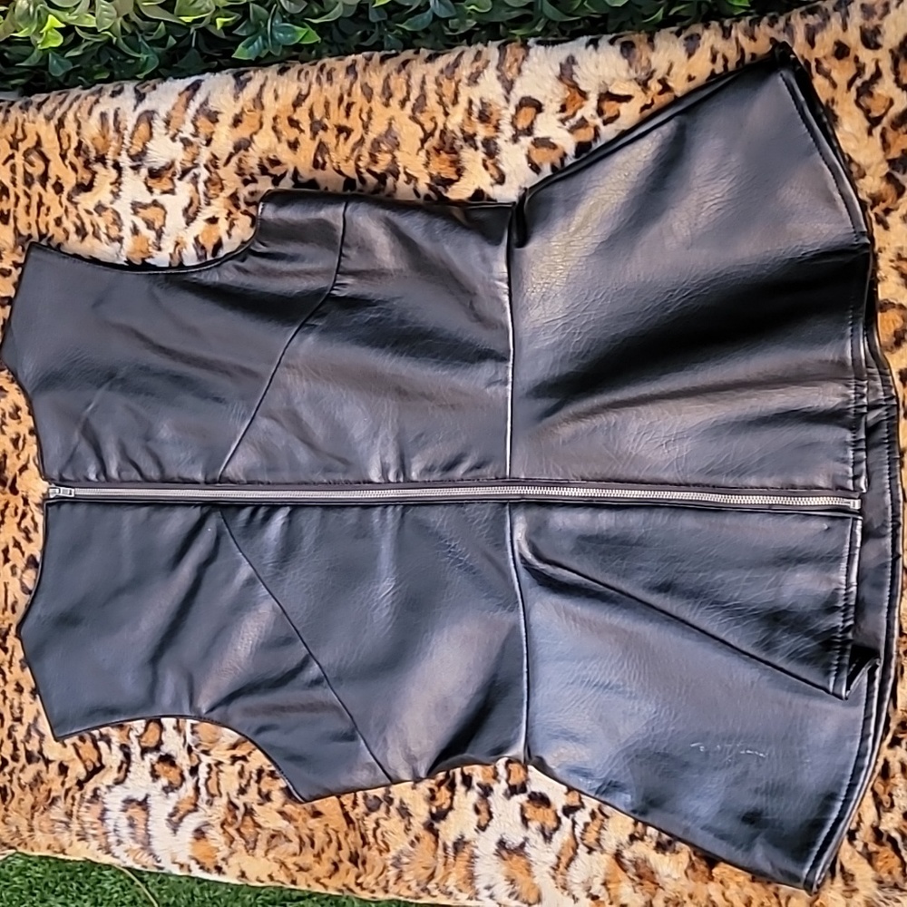 Vegan Leather Zip Back Peplum - Picture 3 of 6
